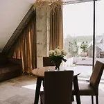 Szklany Przystanek Apartment *